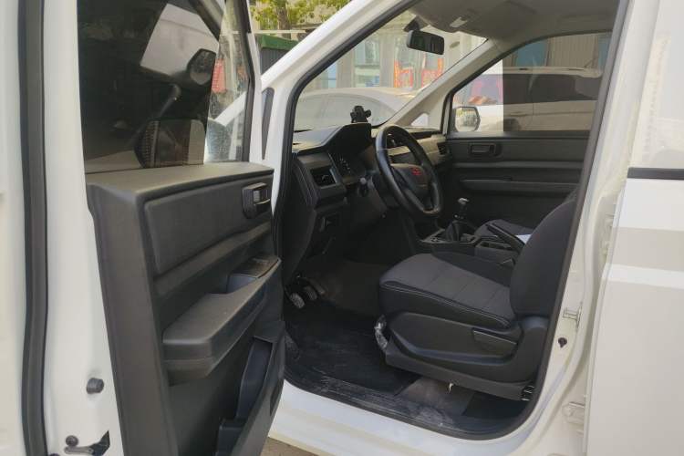 Used Wuling Hongguang PLUS 2020 1.5L Manual Standard Edition 5 Seats Driver Seat
