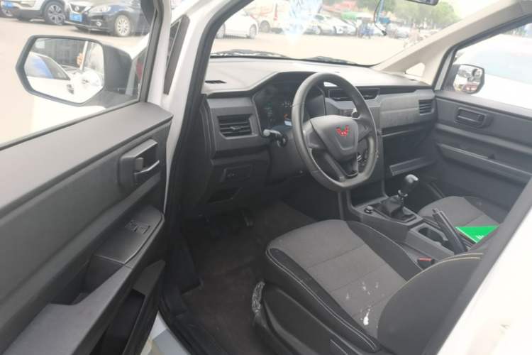 Used Wuling Hongguang PLUS 2020 1.5L Manual Standard Edition 5 Seats Driver Seat