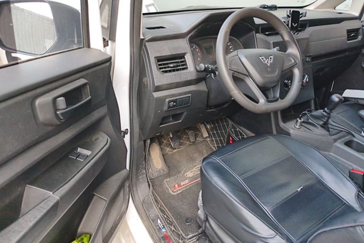 Used Wuling Hongguang PLUS 2020 1.5L Manual Standard Edition 5 Seats Driver Seat