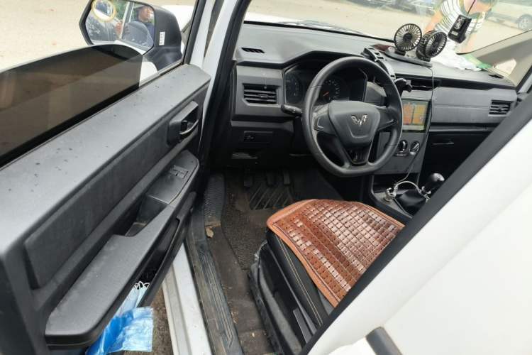 Used Wuling Hongguang PLUS 2020 1.5L Manual Standard Edition 5 Seats Driver Seat
