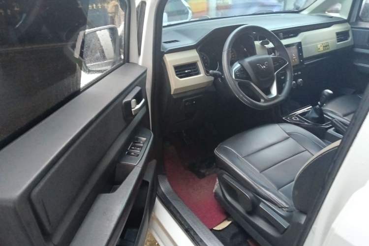 Used Wuling Hongguang PLUS 2020 1.5L Manual Comfort 7-Seater Driver Seat