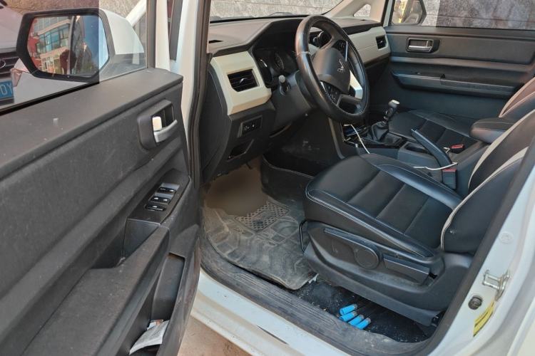 Used Wuling Hongguang PLUS 2020 1.5L Manual Comfort 7-Seater Driver Seat