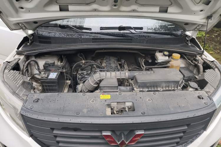 Used Wuling Hongguang PLUS 2020 1.5L Manual Standard Edition 5 Seats Engine Bay