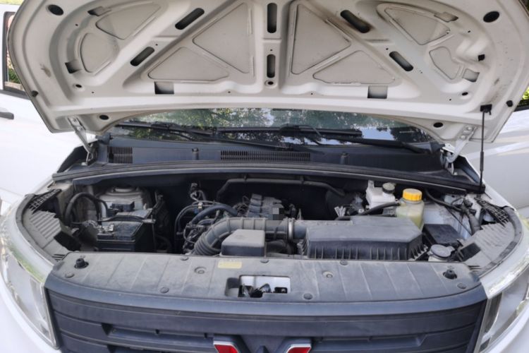 Used Wuling Hongguang PLUS 2020 1.5L Manual Standard Edition 5 Seats Engine Bay