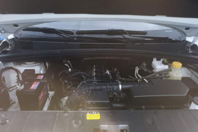 Used Wuling Hongguang PLUS 2020 1.5L Manual Comfort 7-Seater Engine Bay