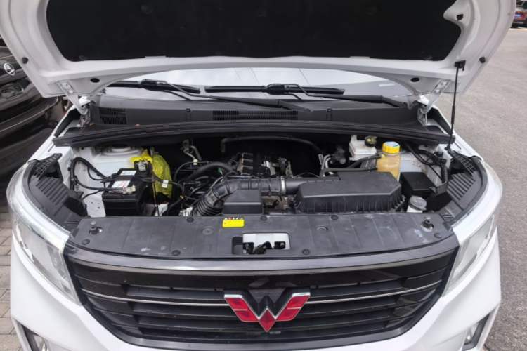 Used Wuling Hongguang PLUS 2020 1.5L Manual Comfort 7-Seater Engine Bay
