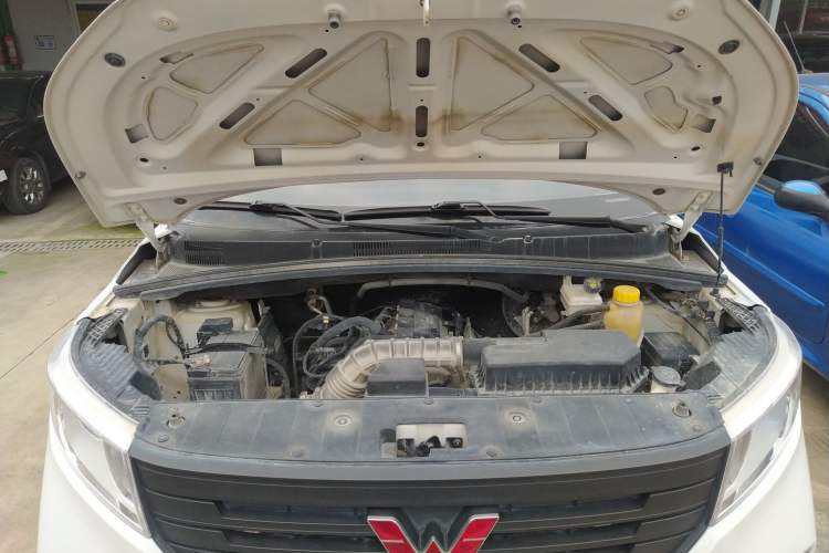 Used Wuling Hongguang PLUS 2020 1.5L Manual Standard Edition 7-Seater Engine Bay