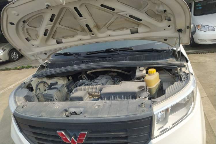 Used Wuling Hongguang PLUS 2020 1.5L Manual Standard Edition 7-Seater Engine Bay