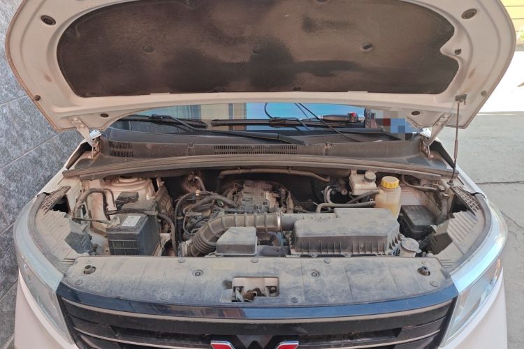 Used Wuling Hongguang PLUS 2020 1.5L Manual Comfort 7-Seater Engine Bay