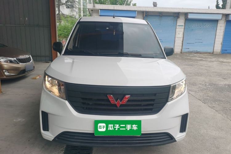 Used Wuling Hongguang PLUS 2020 1.5L Manual Standard Edition 5 Seats Exterior 1