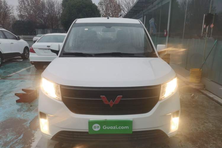 Used Wuling Hongguang PLUS 2020 1.5L Manual Comfort 7-Seater Exterior 1