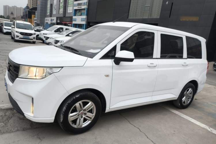 Used Wuling Hongguang PLUS 2020 1.5L Manual Comfort 7-Seater Exterior 1