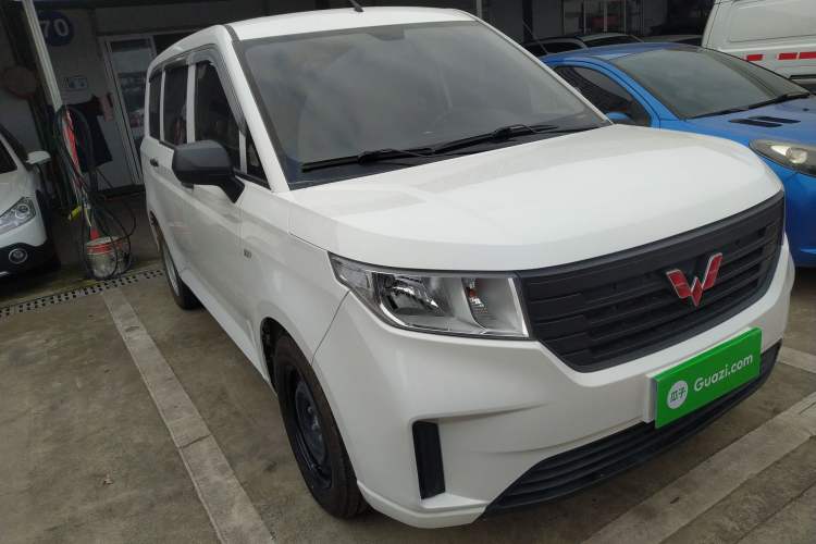 Used Wuling Hongguang PLUS 2020 1.5L Manual Standard Edition 7-Seater Exterior 1