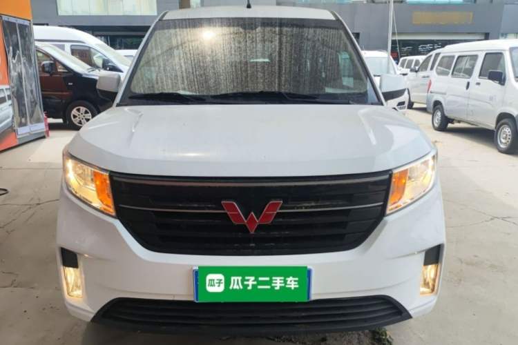 Used Wuling Hongguang PLUS 2020 1.5L Manual Comfort 7-Seater Exterior 1