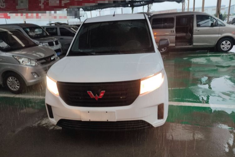 Used Wuling Hongguang PLUS 2020 1.5L Manual Standard Edition 5 Seats Exterior 1