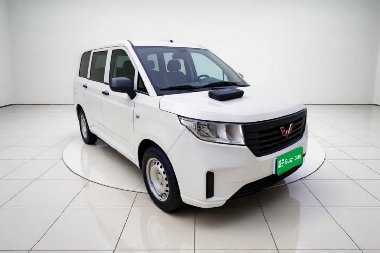 Used Wuling Hongguang PLUS 2020 1.5L Manual Standard Edition 5 Seats Exterior 2