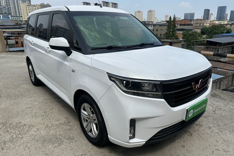 Used Wuling Hongguang PLUS 2020 1.5T Manual Commercial Vehicle 7 Seats Exterior 2