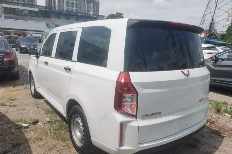 Used Wuling Hongguang PLUS 2020 1.5L Manual Standard Edition 5 Seats Exterior 2