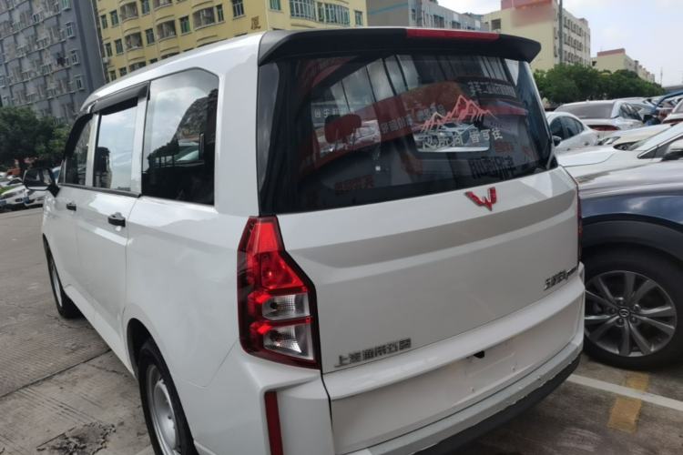Used Wuling Hongguang PLUS 2020 1.5L Manual Standard Edition 5 Seats Exterior 2