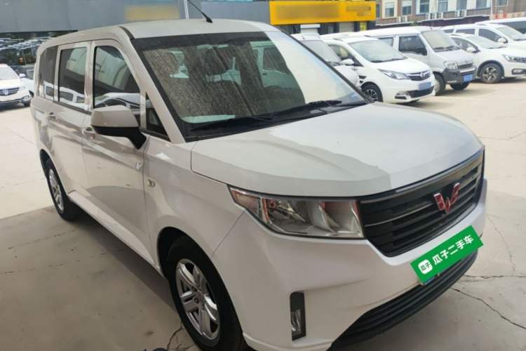 Used Wuling Hongguang PLUS 2020 1.5L Manual Comfort 7-Seater Exterior 2