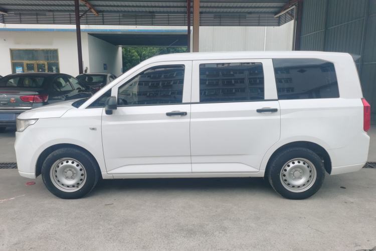 Used Wuling Hongguang PLUS 2020 1.5L Manual Standard Edition 5 Seats Exterior 3
