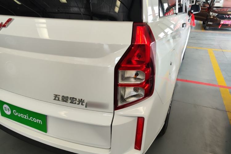 Used Wuling Hongguang PLUS 2020 1.5L Manual Standard Edition 5 Seats Exterior 3
