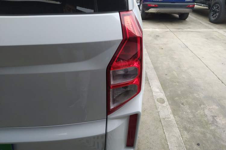 Used Wuling Hongguang PLUS 2020 1.5L Manual Standard Edition 7-Seater Exterior 3