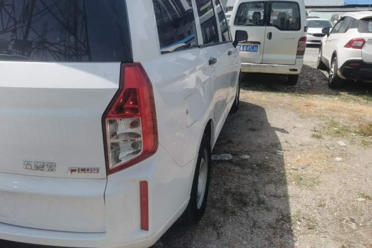 Used Wuling Hongguang PLUS 2020 1.5L Manual Standard Edition 5 Seats Exterior 3