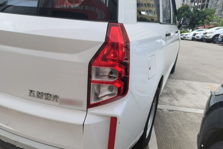 Used Wuling Hongguang PLUS 2020 1.5L Manual Standard Edition 5 Seats Exterior 3