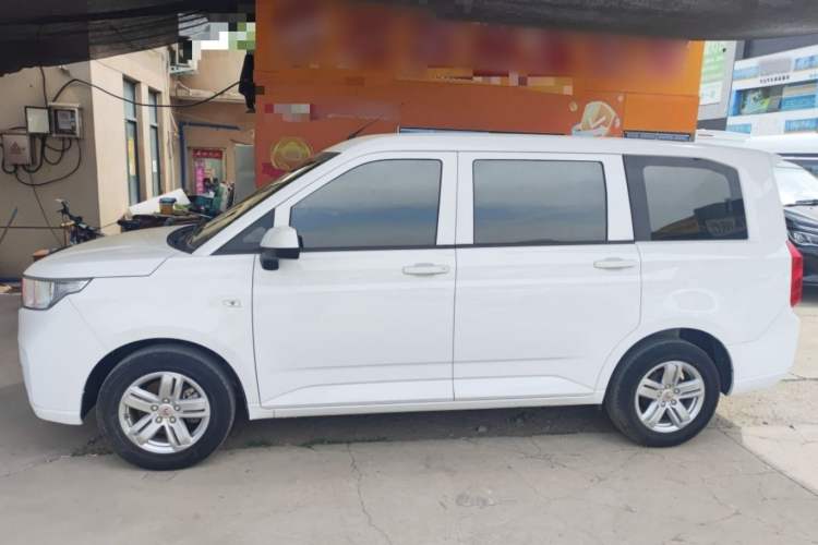 Used Wuling Hongguang PLUS 2020 1.5L Manual Comfort 7-Seater Exterior 3