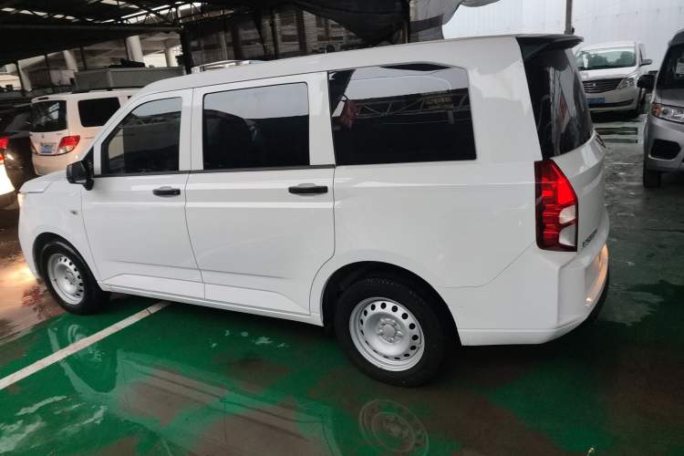 Used Wuling Hongguang PLUS 2020 1.5L Manual Standard Edition 5 Seats Exterior 3