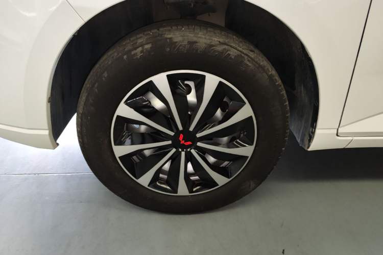 Used Wuling Hongguang PLUS 2020 1.5L Manual Standard Edition 5 Seats Exterior 4