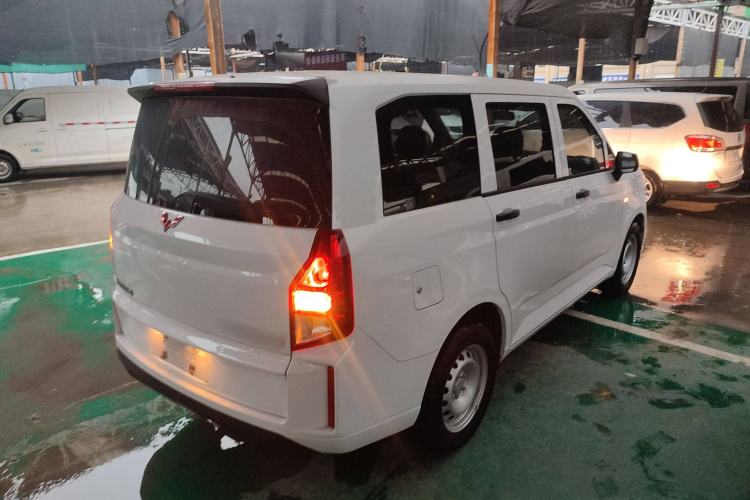 Used Wuling Hongguang PLUS 2020 1.5L Manual Standard Edition 5 Seats Exterior 5