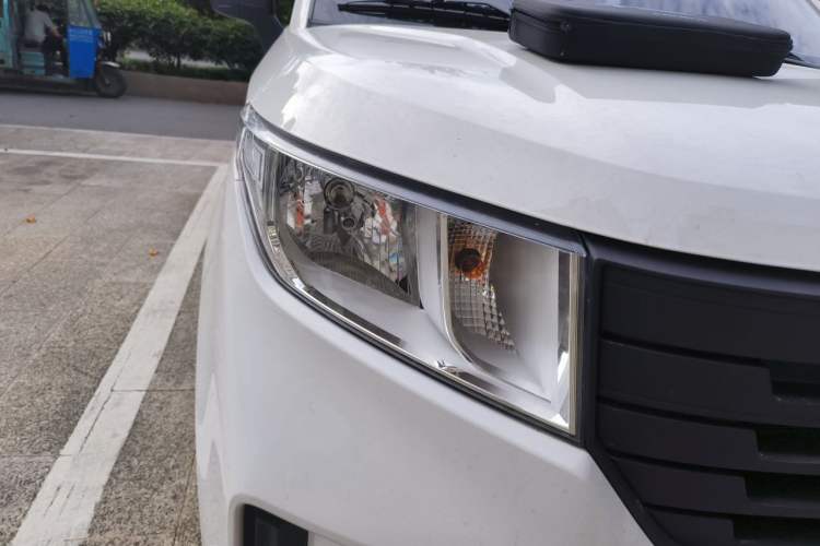Used Wuling Hongguang PLUS 2020 1.5L Manual Standard Edition 5 Seats Exterior 6