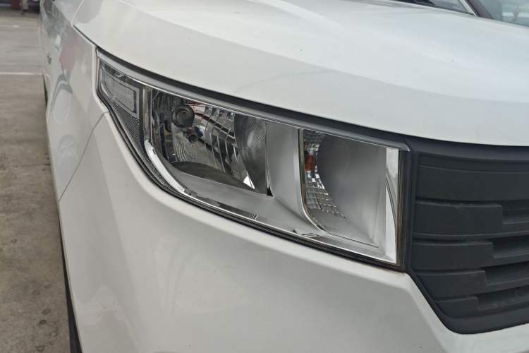 Used Wuling Hongguang PLUS 2020 1.5L Manual Standard Edition 5 Seats Exterior 6