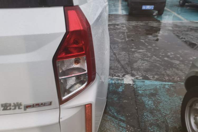 Used Wuling Hongguang PLUS 2020 1.5L Manual Comfort 7-Seater Exterior 6