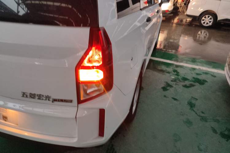 Used Wuling Hongguang PLUS 2020 1.5L Manual Standard Edition 5 Seats Exterior 6