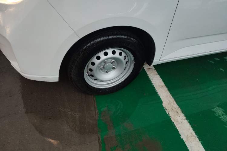 Used Wuling Hongguang PLUS 2020 1.5L Manual Standard Edition 5 Seats Exterior 7
