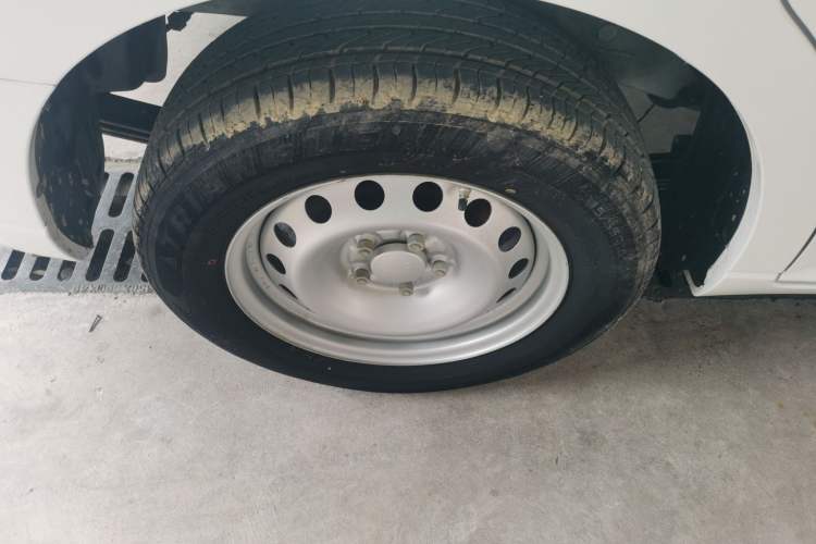 Used Wuling Hongguang PLUS 2020 1.5L Manual Standard Edition 5 Seats Exterior 8