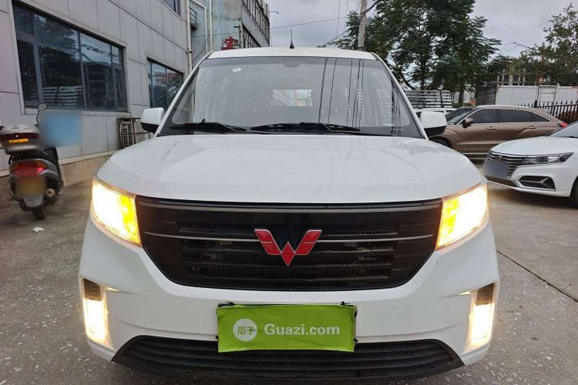 Used Wuling Hongguang PLUS 2020 1.5L Manual Comfort 7-Seater Front