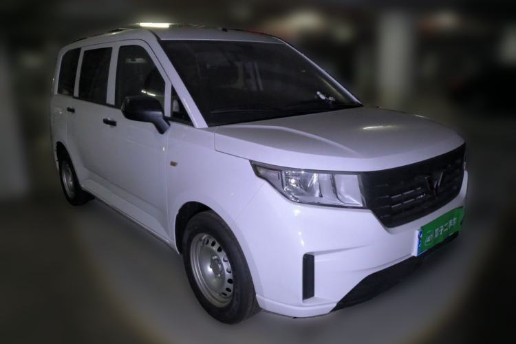 Used Wuling Hongguang PLUS 2020 1.5L Manual Standard Edition 5 Seats Front Right 45 Deg