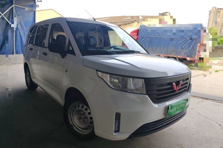 Used Wuling Hongguang PLUS 2020 1.5L Manual Standard Edition 5 Seats Front Right 45 Deg
