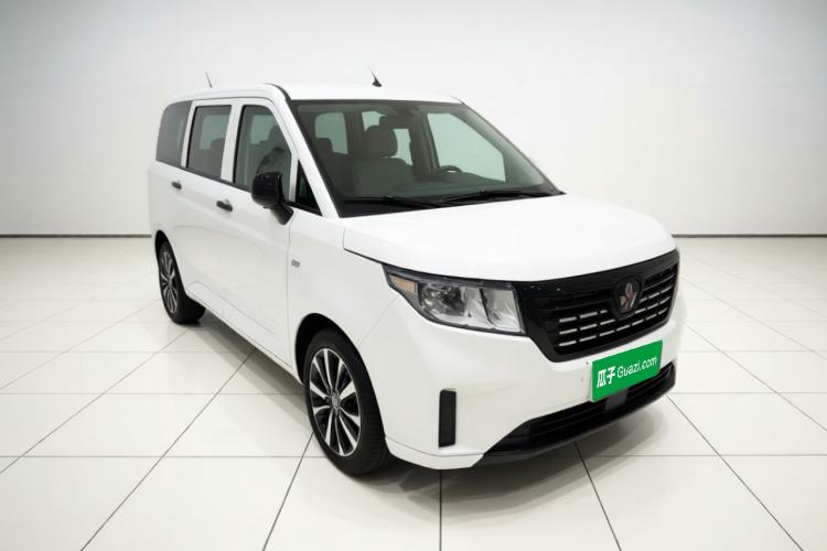 Used Wuling Hongguang PLUS 2020 1.5L Manual Standard Edition 5 Seats Front Right 45 Deg