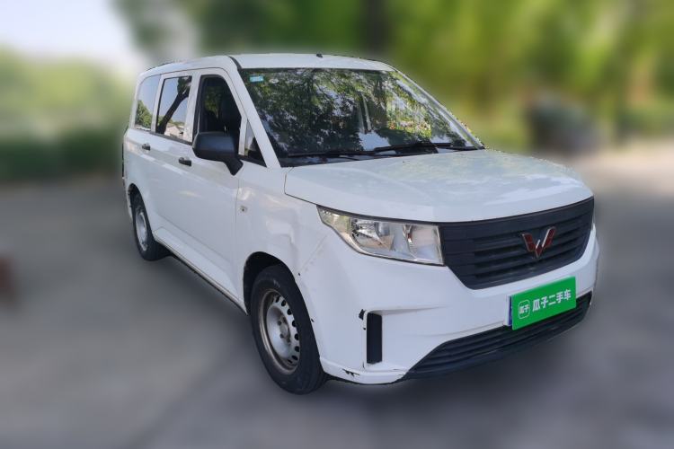 Used Wuling Hongguang PLUS 2020 1.5L Manual Standard Edition 5 Seats Front Right 45 Deg