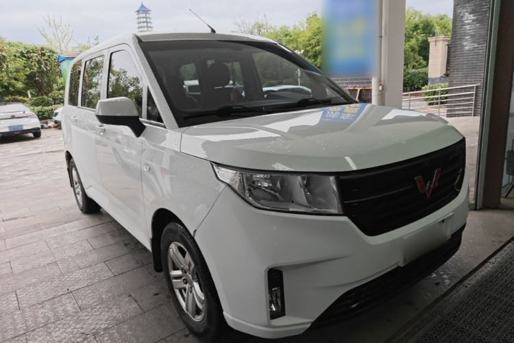 Used Wuling Hongguang PLUS 2020 1.5L Manual Comfort 7-Seater Front Right 45 Deg