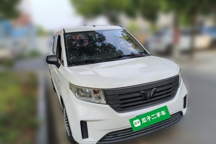 Used Wuling Hongguang PLUS 2020 1.5L Manual Standard Edition 5 Seats Front Right 45 Deg
