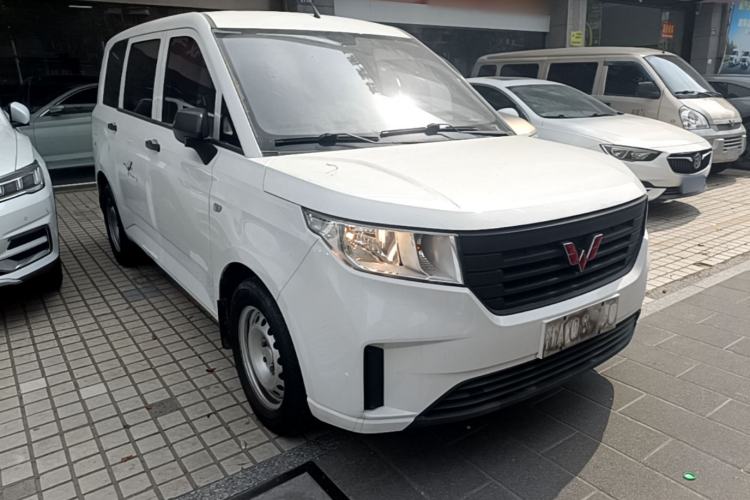Used Wuling Hongguang PLUS 2020 1.5L Manual Standard Edition 7-Seater Front Right 45 Deg
