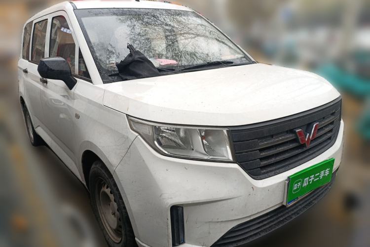 Used Wuling Hongguang PLUS 2020 1.5L Manual Standard Edition 7-Seater Front Right 45 Deg