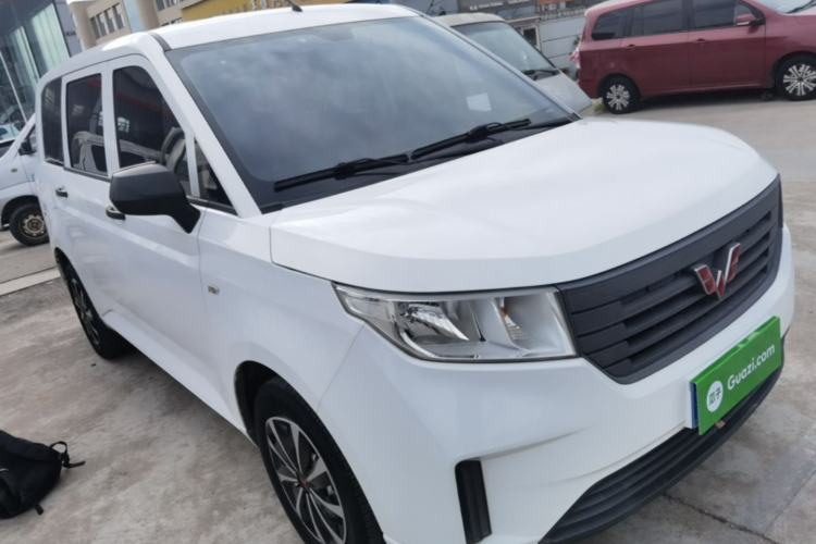 Used Wuling Hongguang PLUS 2020 1.5L Manual Standard Edition 7-Seater Front Right 45 Deg