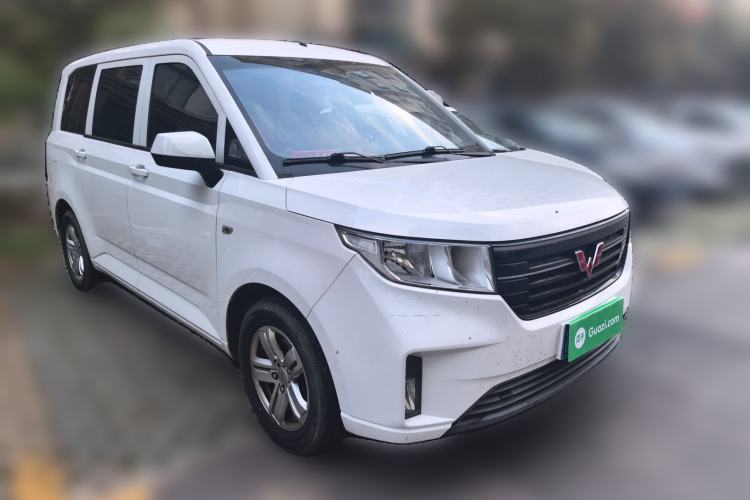 Used Wuling Hongguang PLUS 2020 1.5L Manual Comfort 7-Seater Front Right 45 Deg